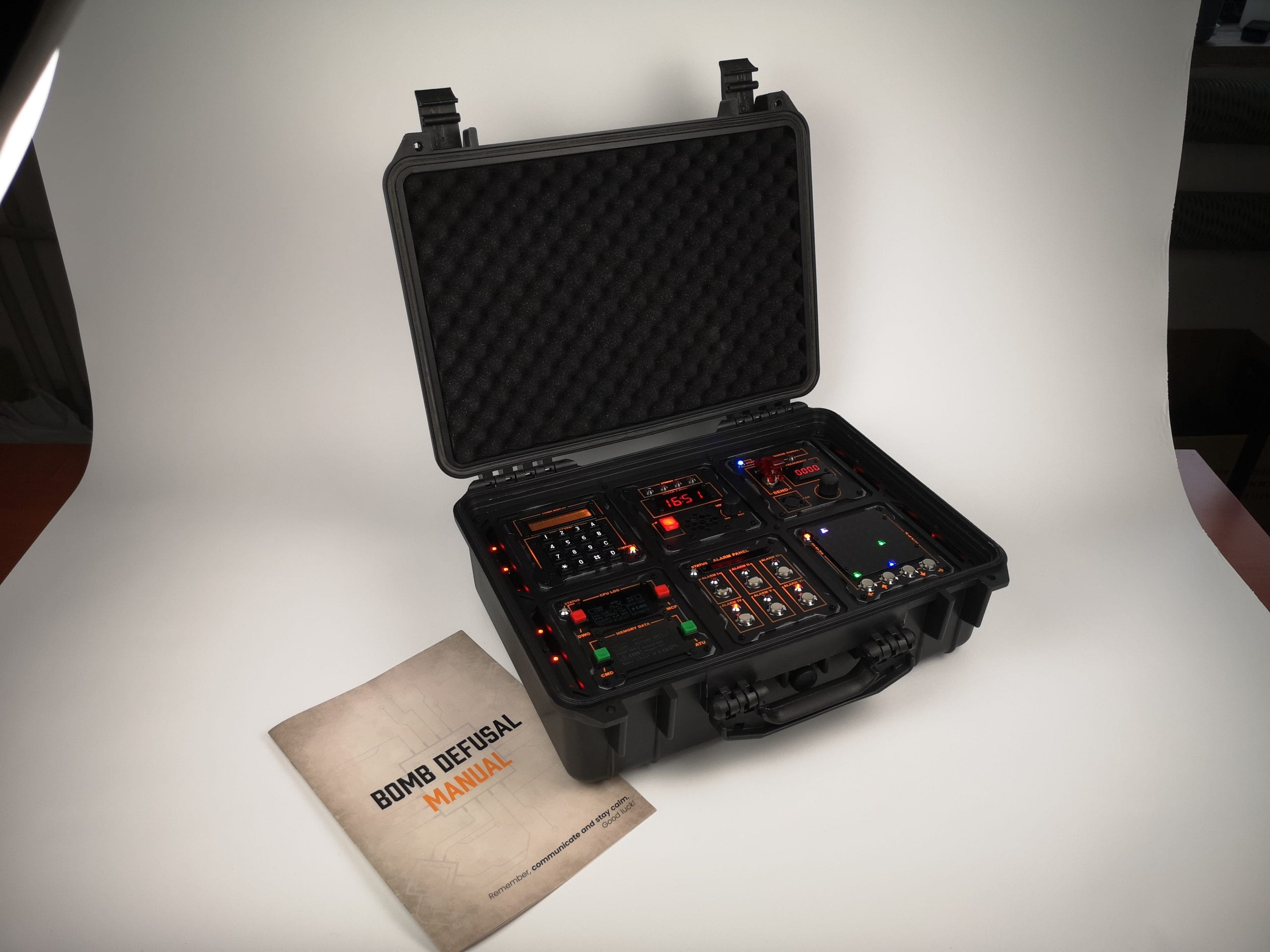 Defuse the Bomb real photo 8