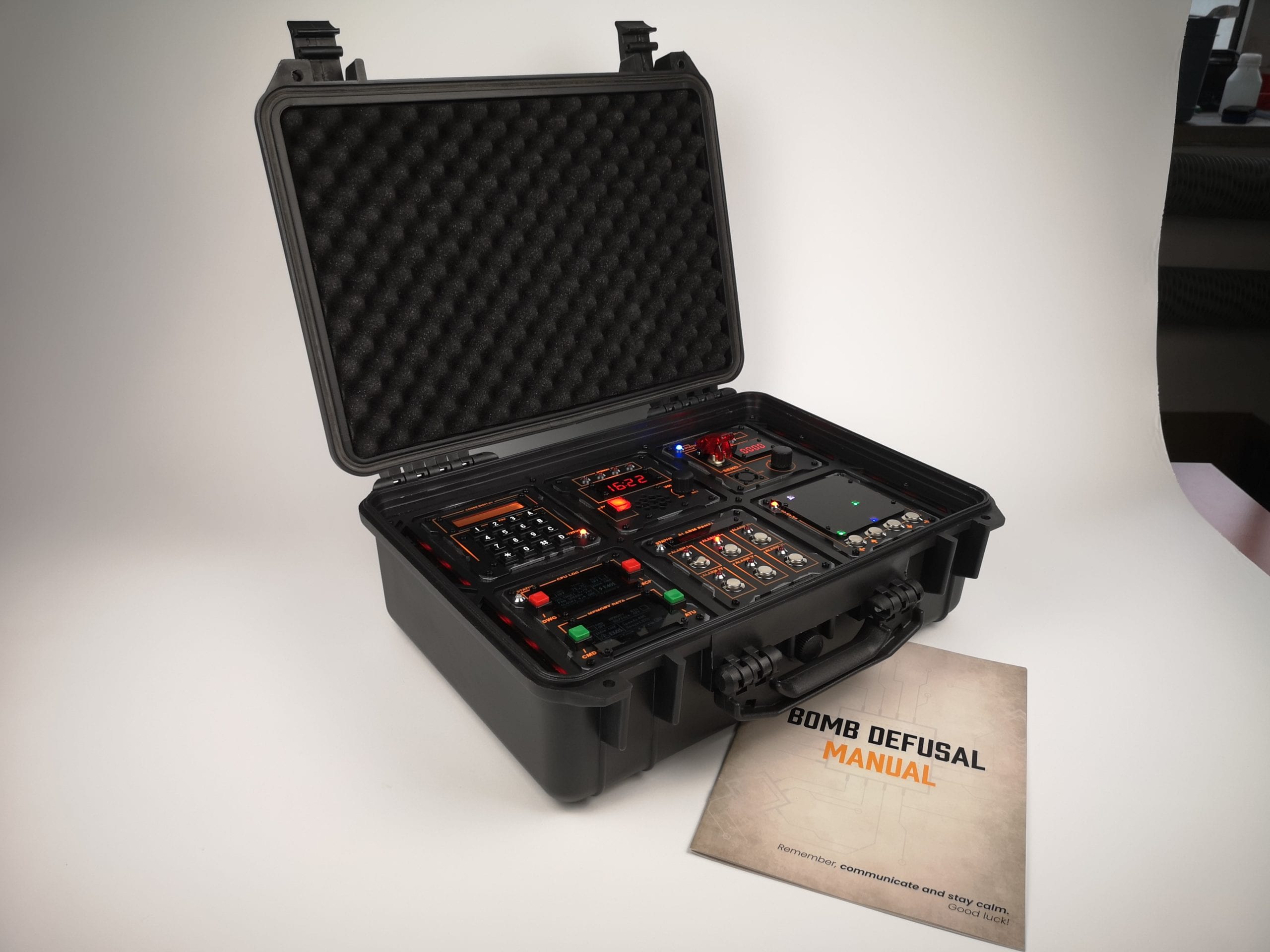 Defuse the Bomb real photo 9